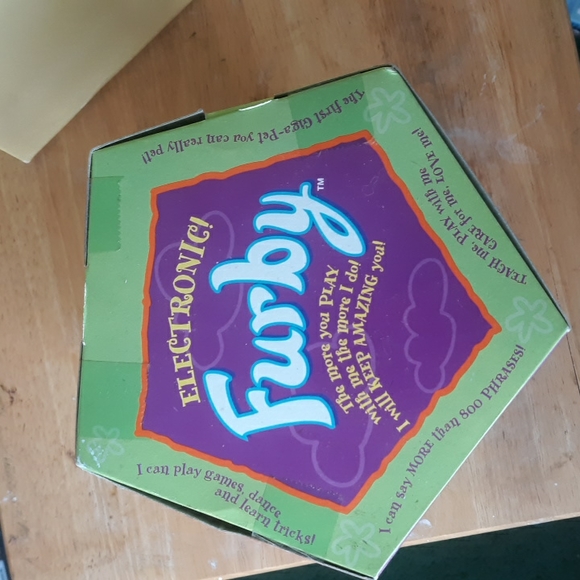 Furby 70-800 Electronic Interactive Toy - Picture 5 of 6